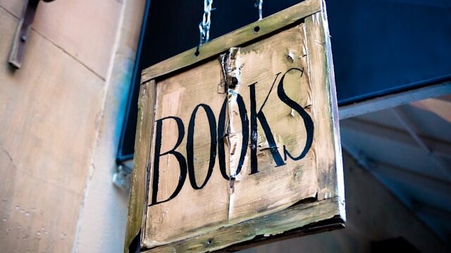 Booksと書かれた看板の画像
