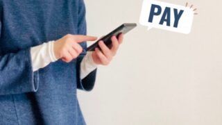 電子マネーで支払いをする画像